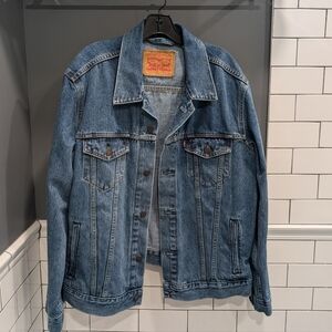 NWOT Levi's Denim Trucker Jacket